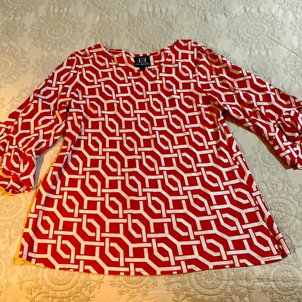 Escapada ladies shirt in red and white. Size L